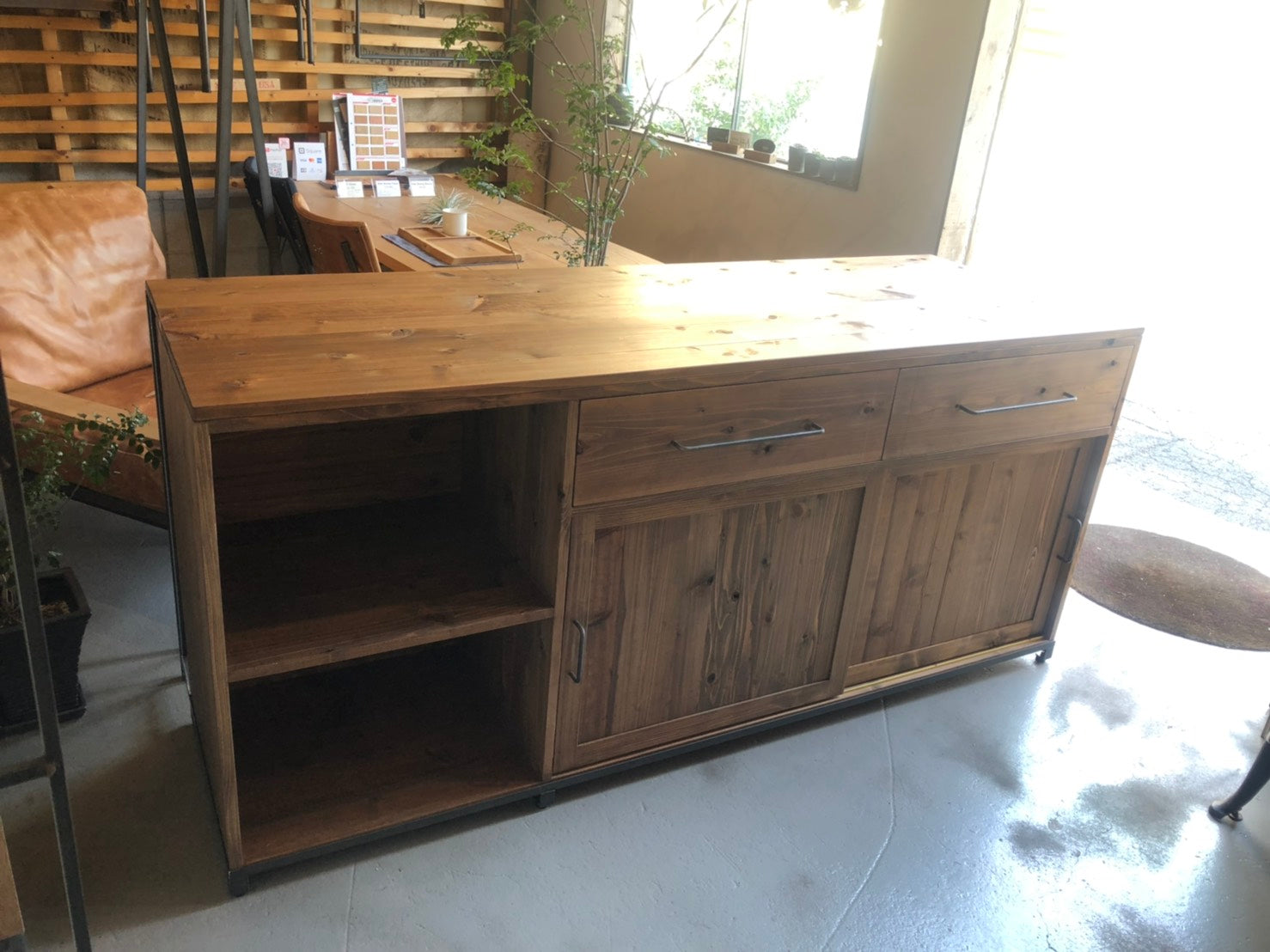 杉無垢材のキッチンカウンター キッチン収納 キッチンシェルフ