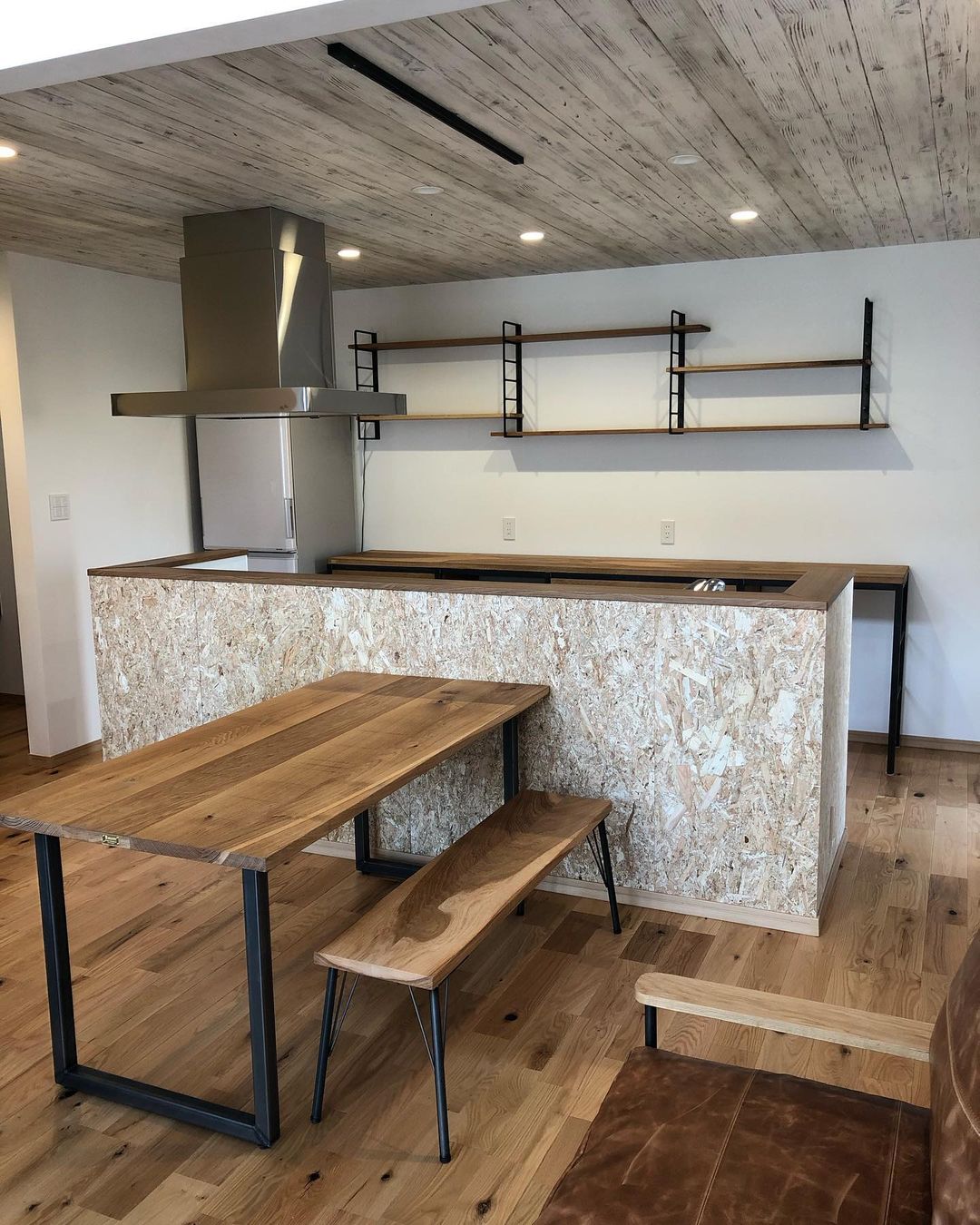 w-007 オークダイニングテーブル / オークダイニングチェア / アイアンウォールシェルフ / オークキッチンボード