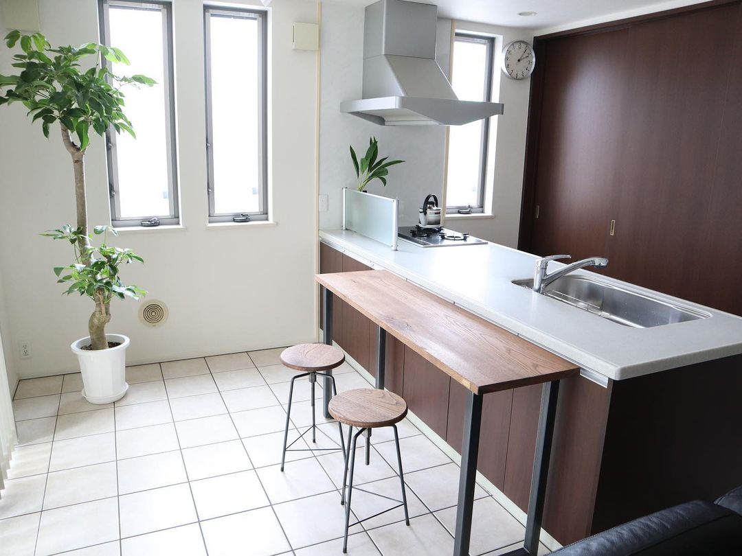 w-005 オークカウンターテーブル / 昇降式アイアンスツール