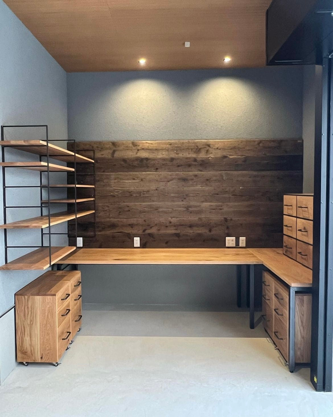 w-020 ガレージ造作 / オーダーオークデスク / オーダーオークチェスト / アイアンウォールシェルフ