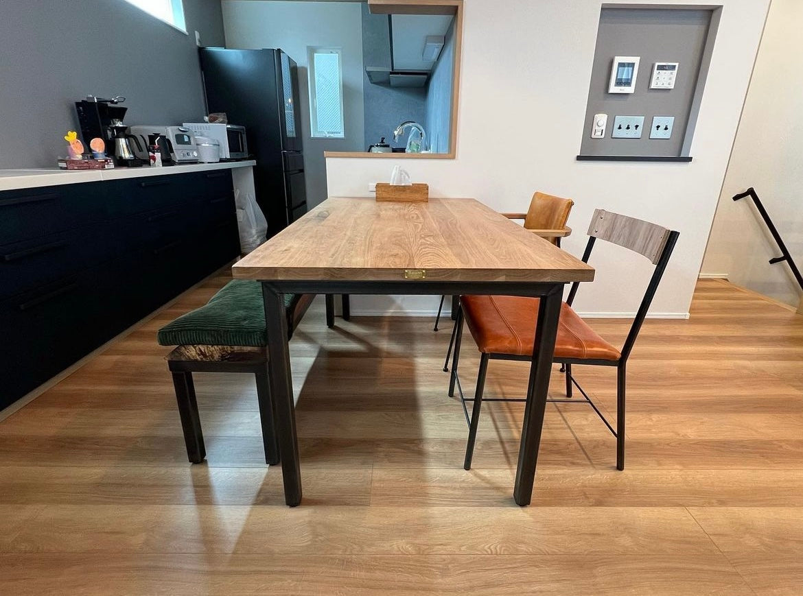 w-025 オークダイニングテーブル / オークダイニングベンチ / アイアンダイニングチェア / アイアンソファ / オークテレビボード / ベンチクッション