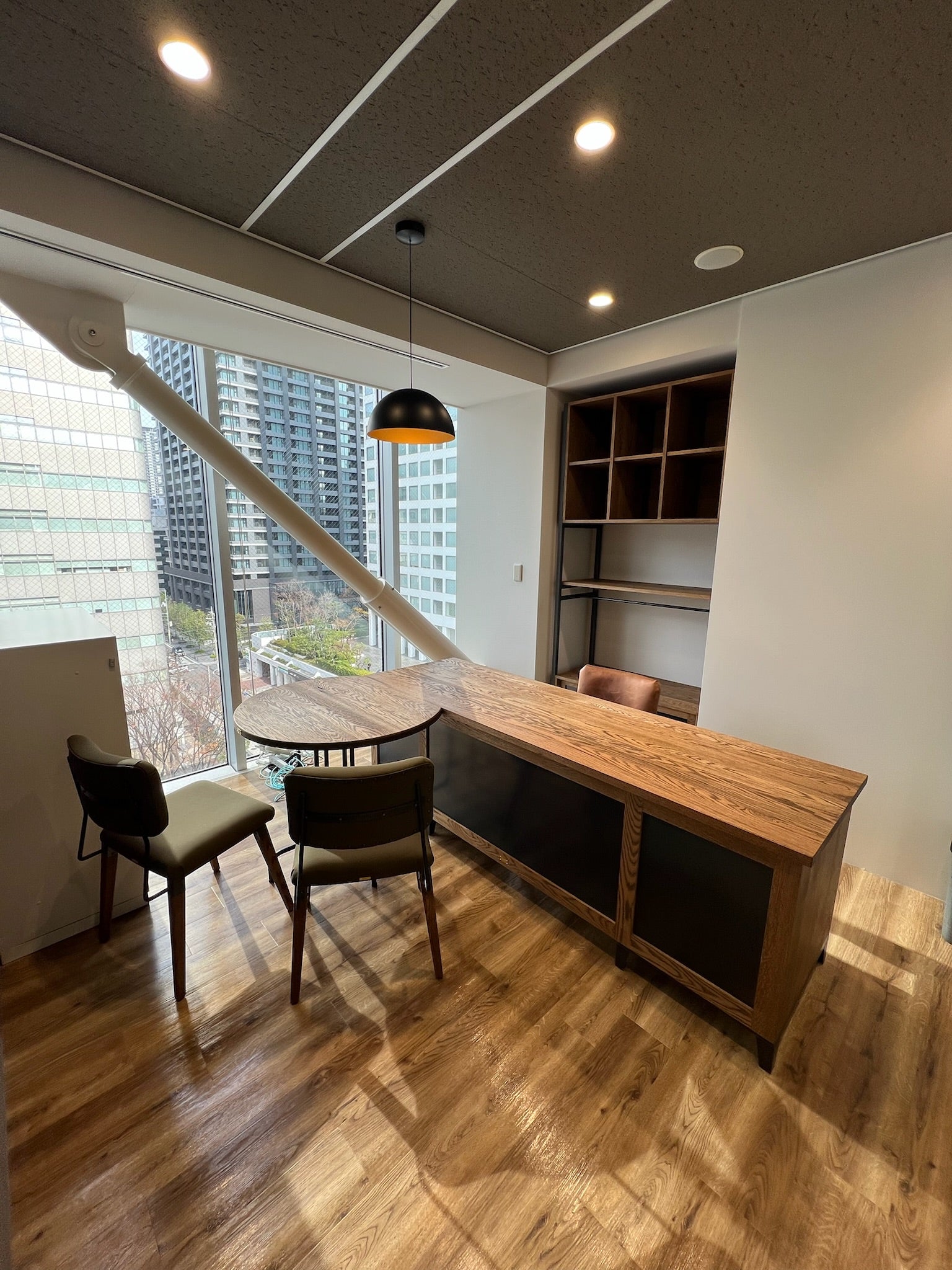 無垢アイアンラウンドテーブル カウンターデスク 帆布チェア レザーチェア オーク無垢材