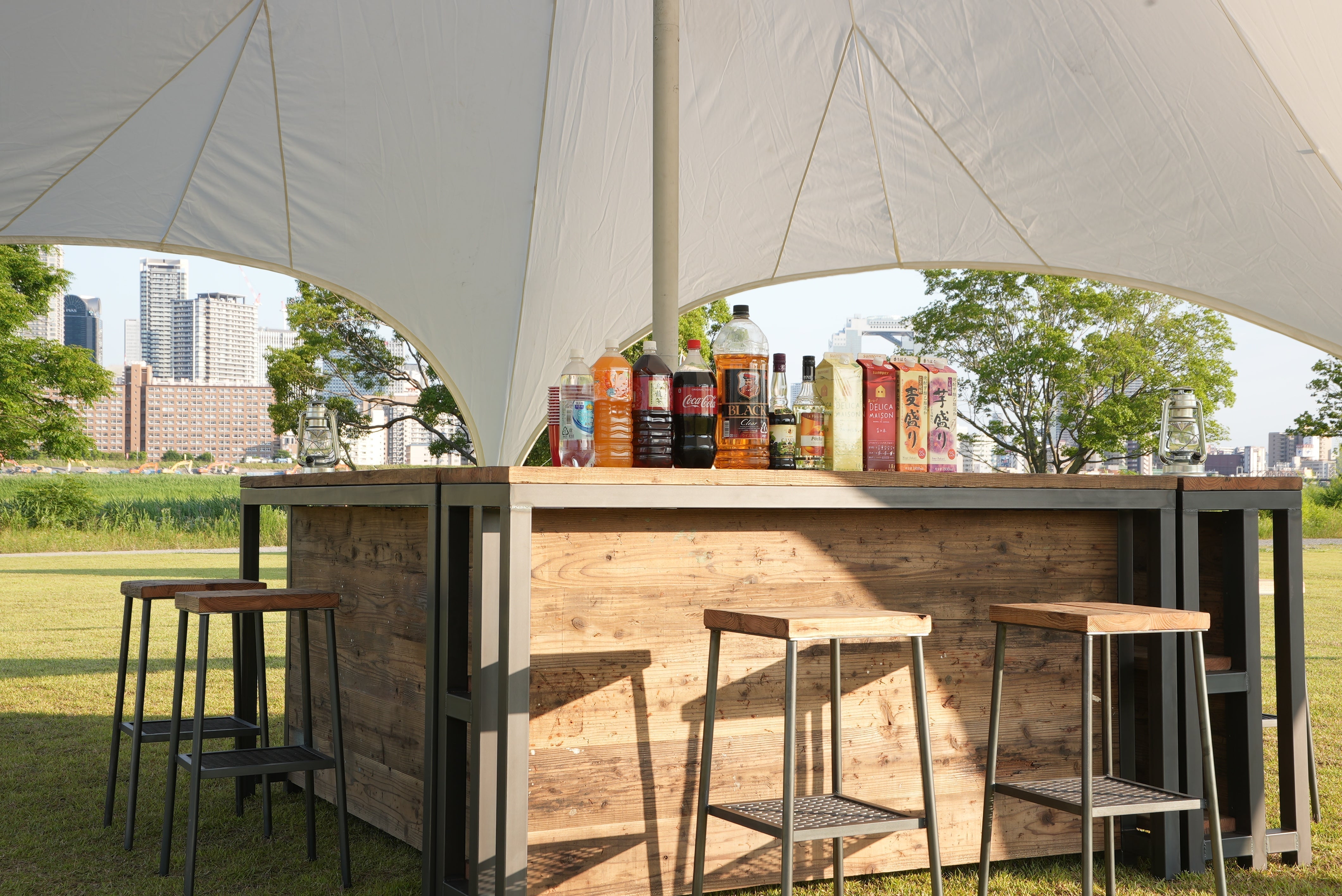 無垢アイアンカウンターキッチンやソロテーブル ラダーシェルフ