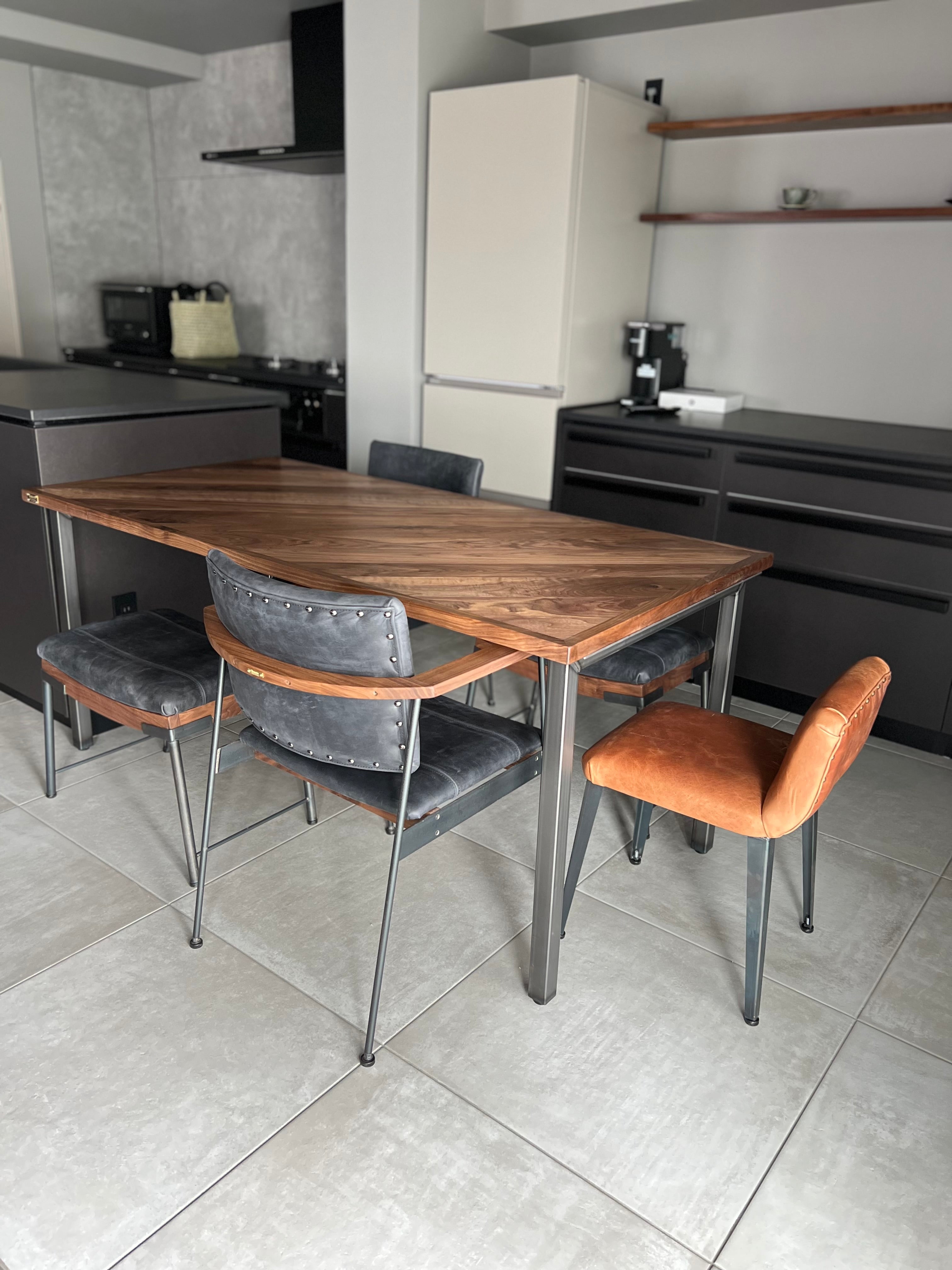 ダイニングテーブルとレザーチェア・スツール リノベーション