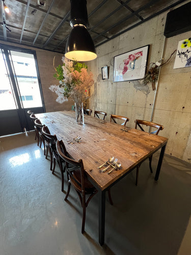 古材足場板テーブル ペンキ跡 ヴィンテージ 飲食店