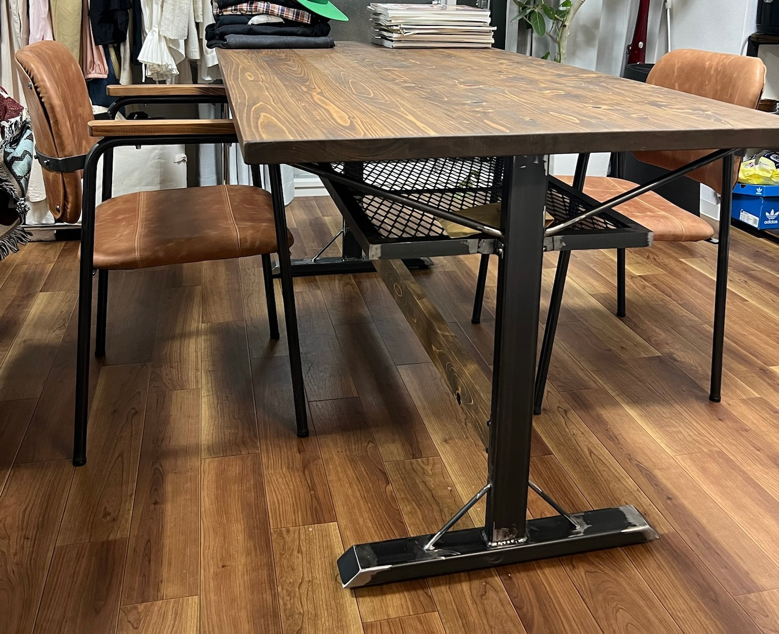 w-048 アイアンアームチェア / レザーダイニングチェア