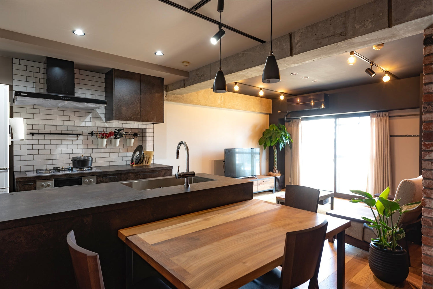 テーブル天板の端喰(ハシバミ)加工とは?