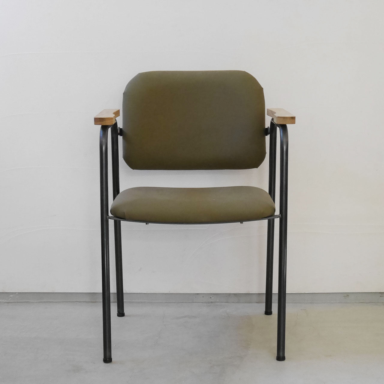 Y.T Chair