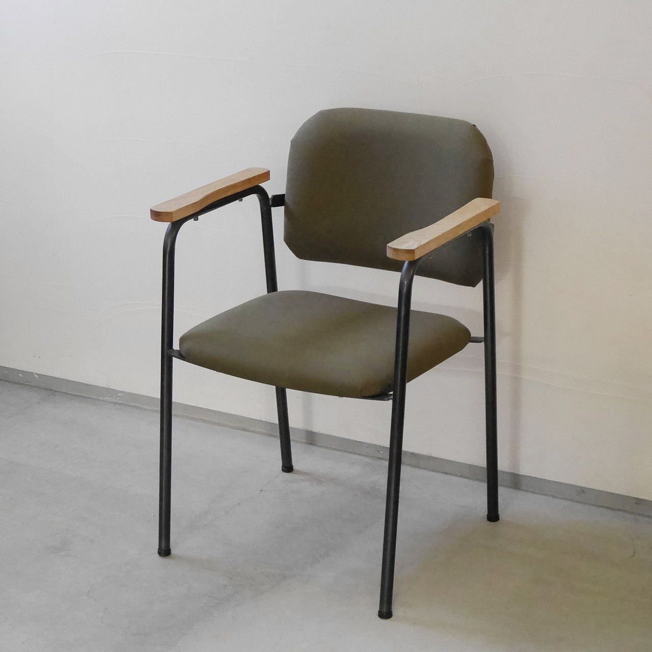 Y.T Chair