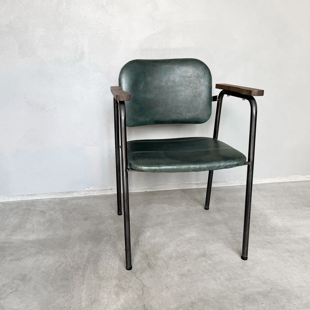 Y.T Chair
