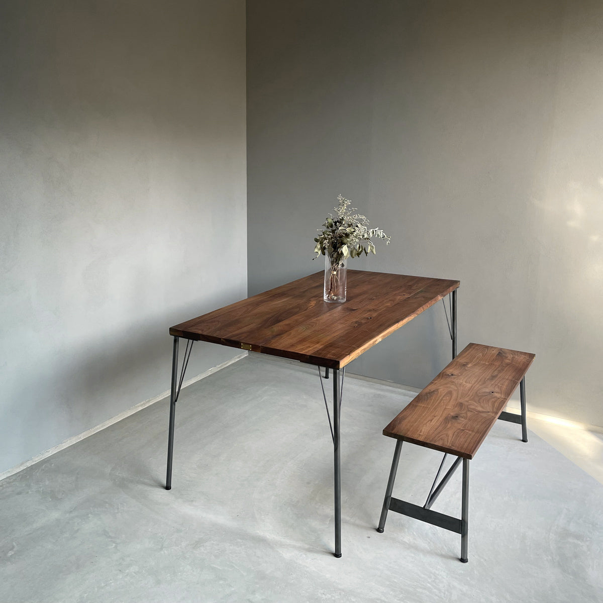 無垢材とアイアン脚のダイニングテーブル、サイズオーダー、Baum Order Furniture