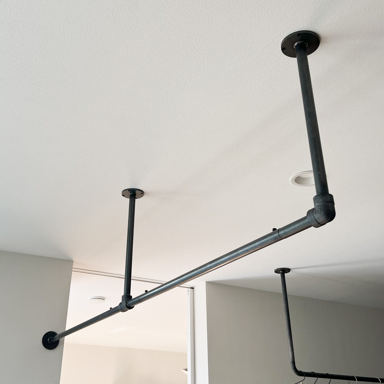 ハンガーパイプ、ハンガーバー