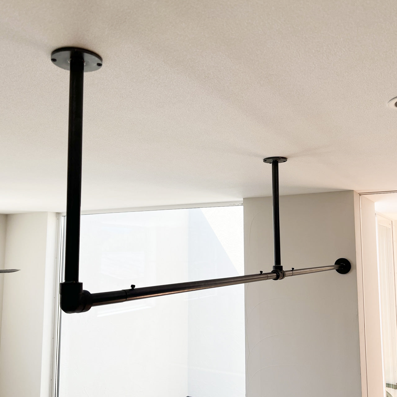 ハンガーパイプ、ハンガーバー