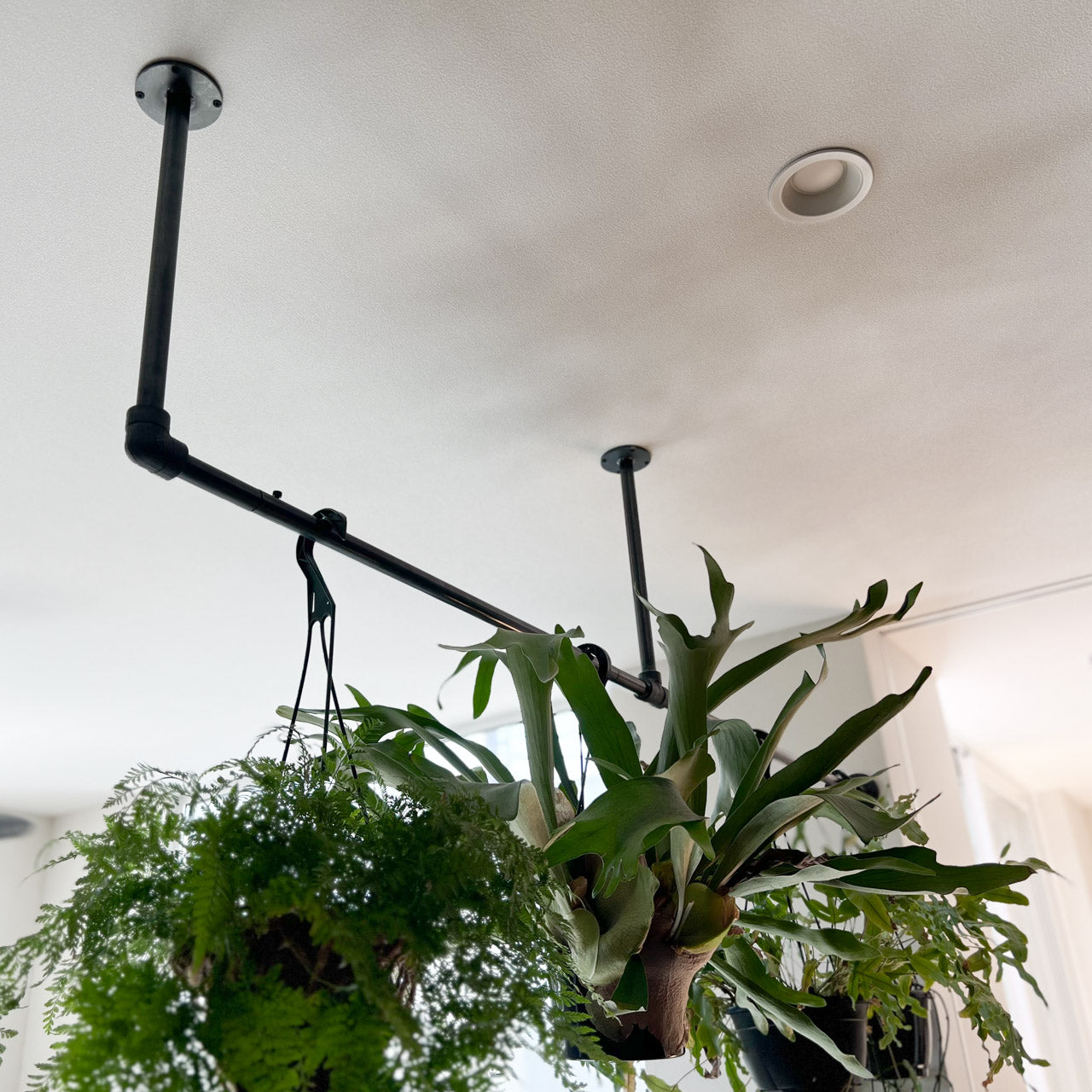 ハンガーパイプ、ハンガーバー