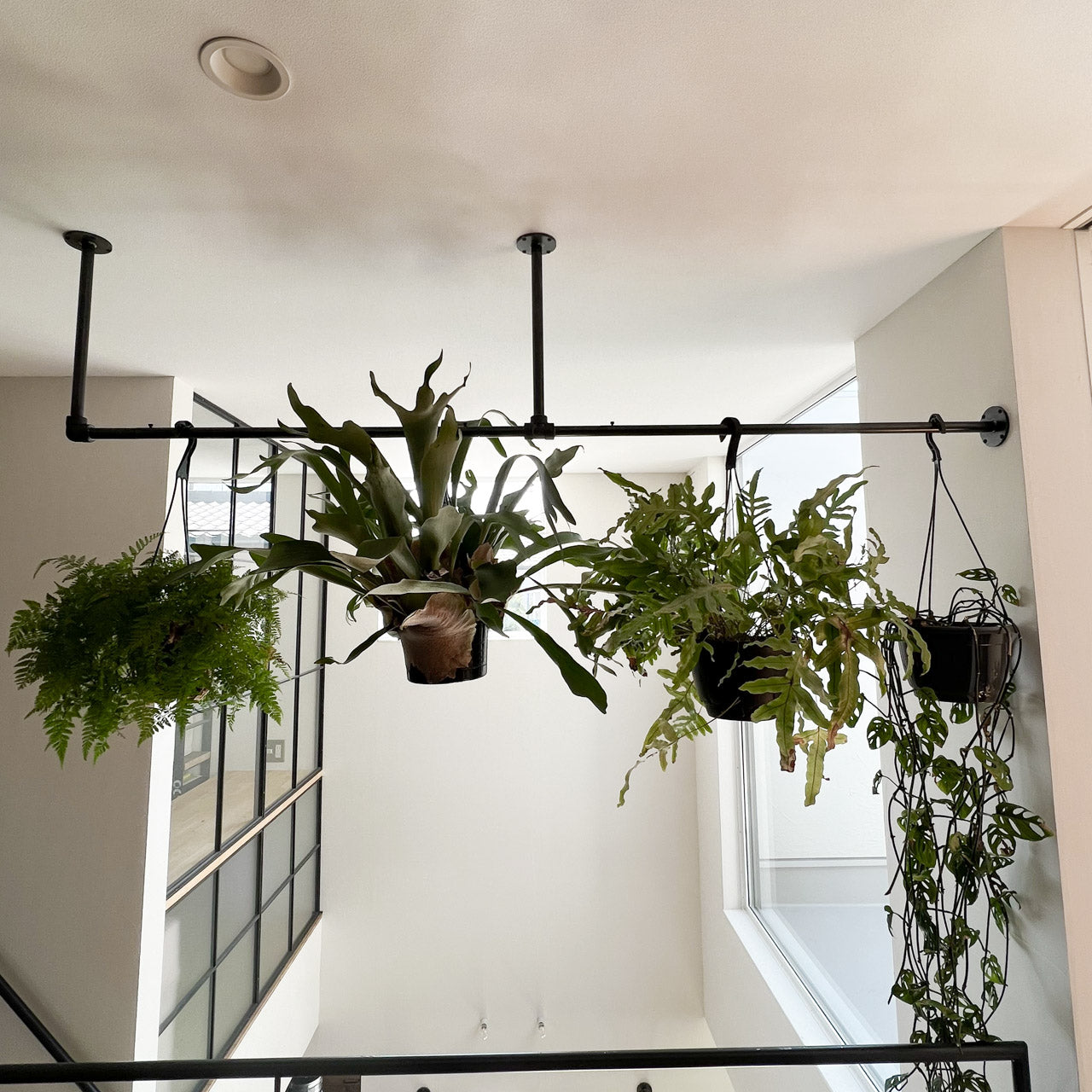 ハンガーパイプ、ハンガーバー