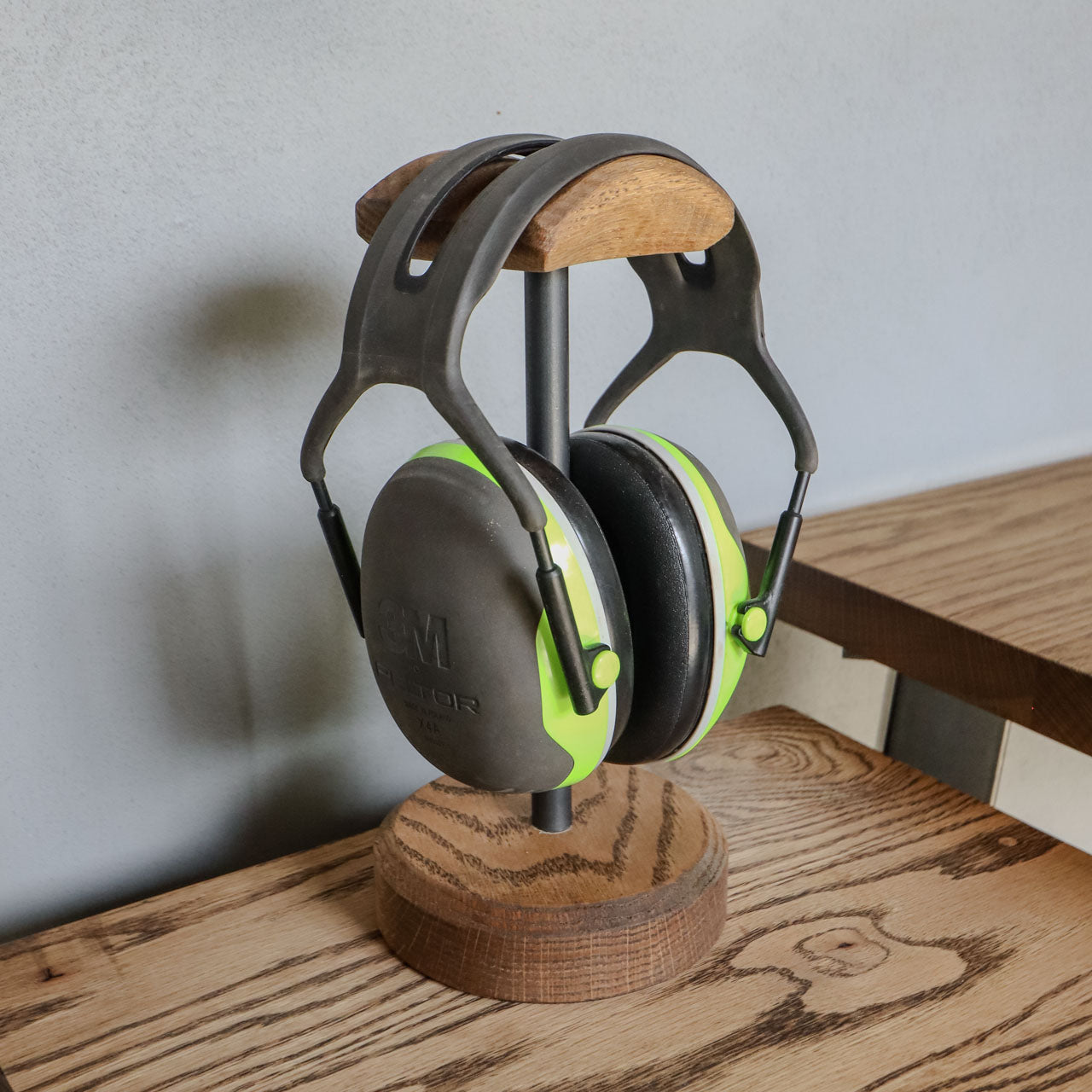 ヘッドフォンスタンド ヘッドフォンをかけた状態