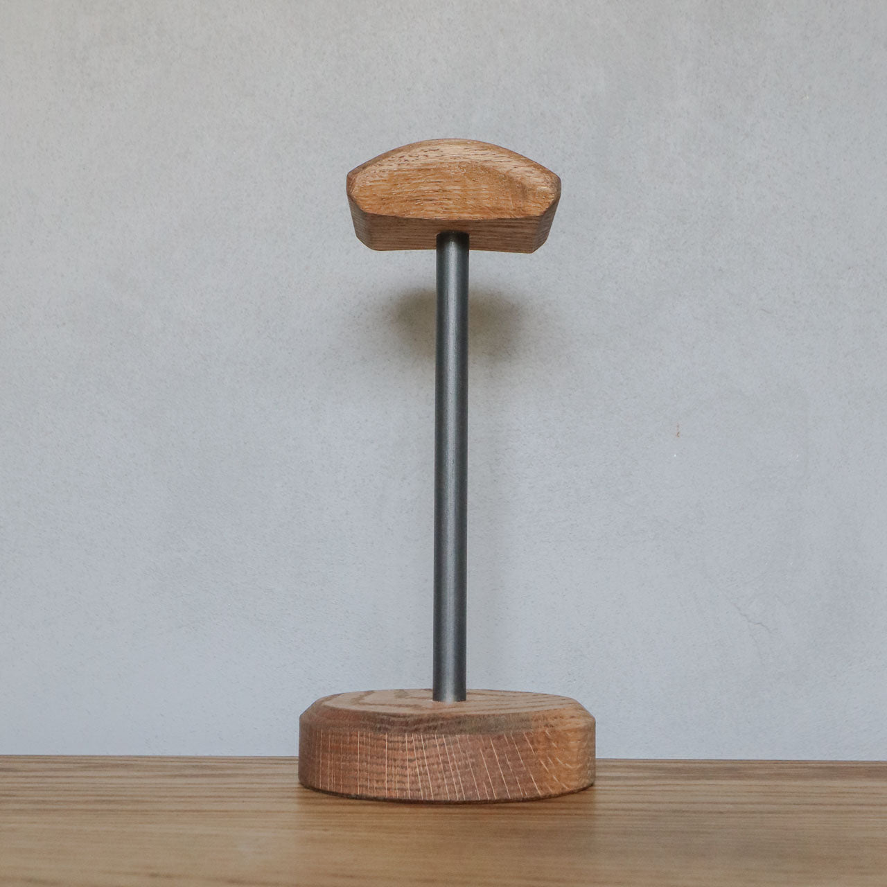 正面から見たヘッドフォンスタンド