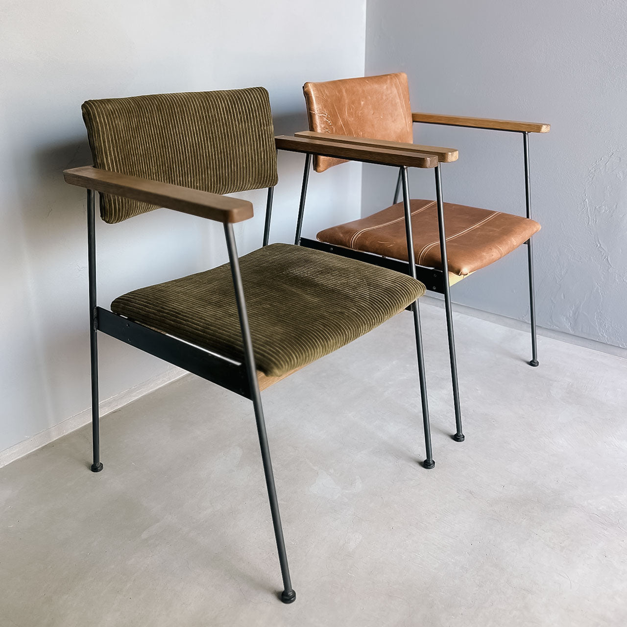 B-ARM CHAIR
