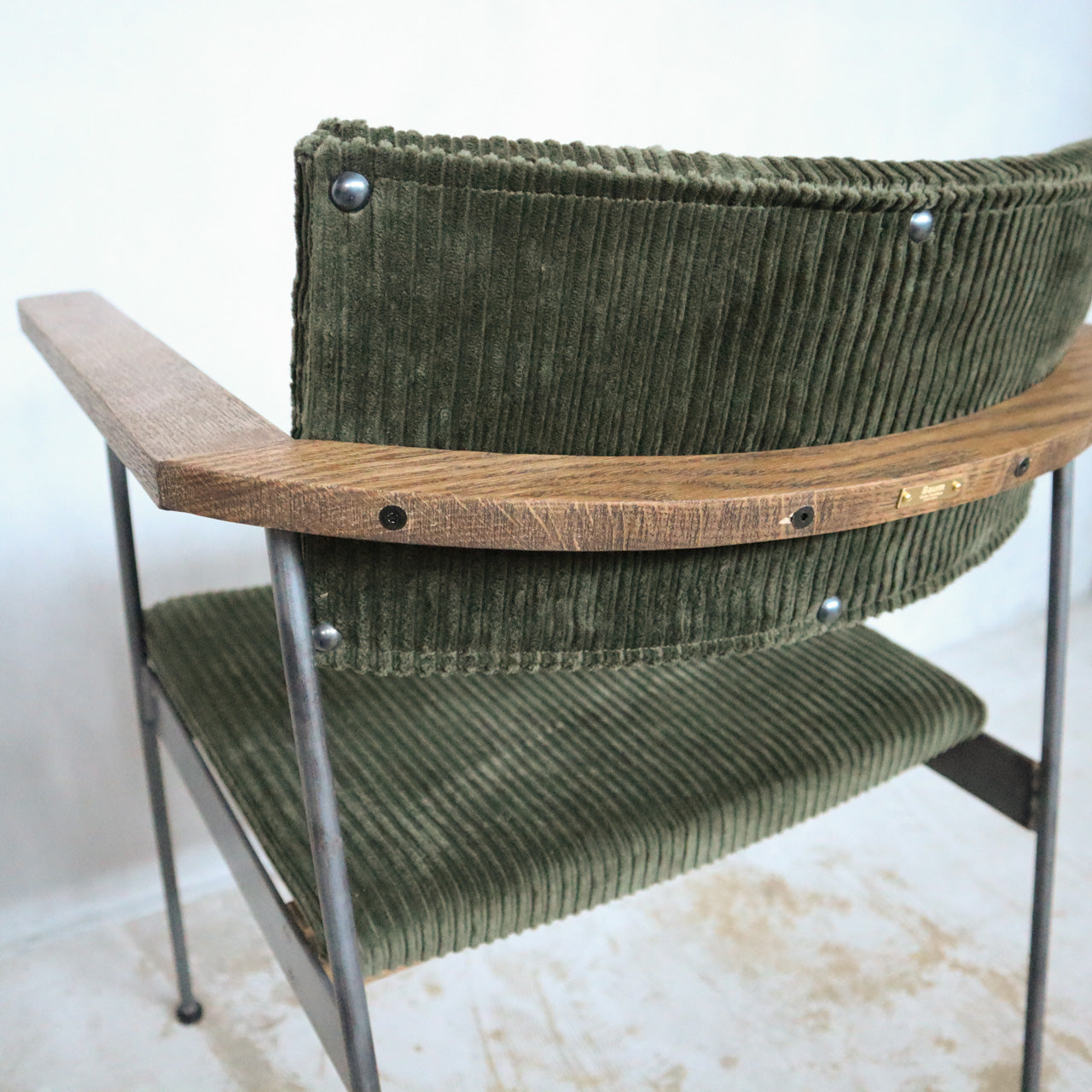 B-ARM CHAIR