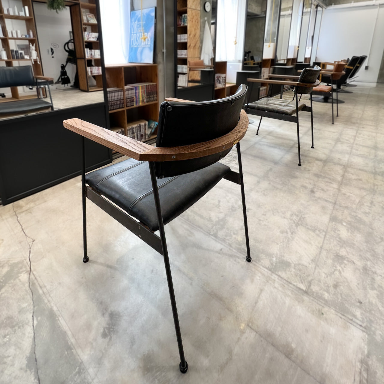 B-ARM CHAIR