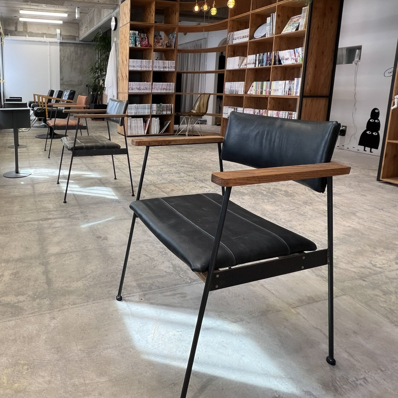 肘置きアイアンチェア