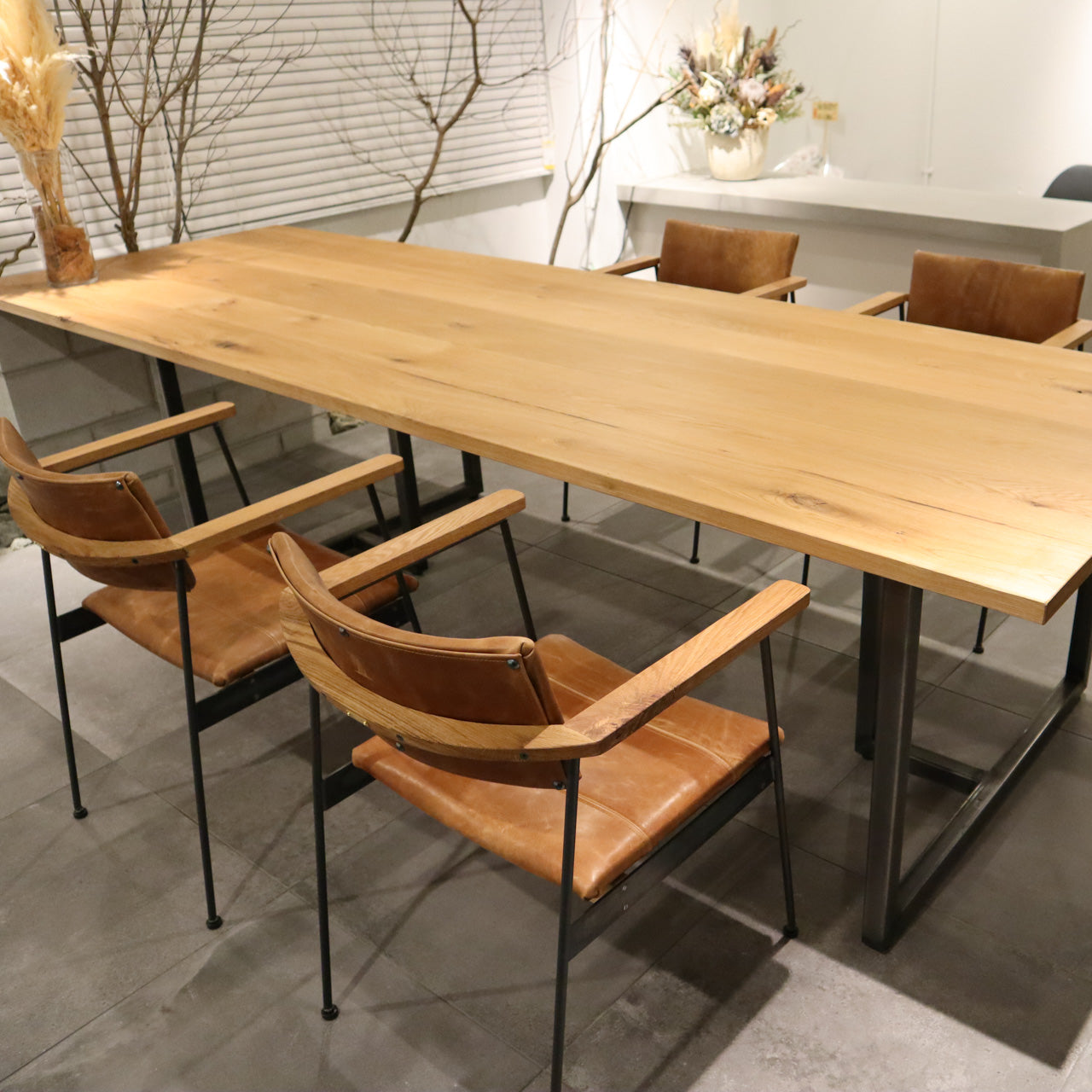 B-ARM CHAIR