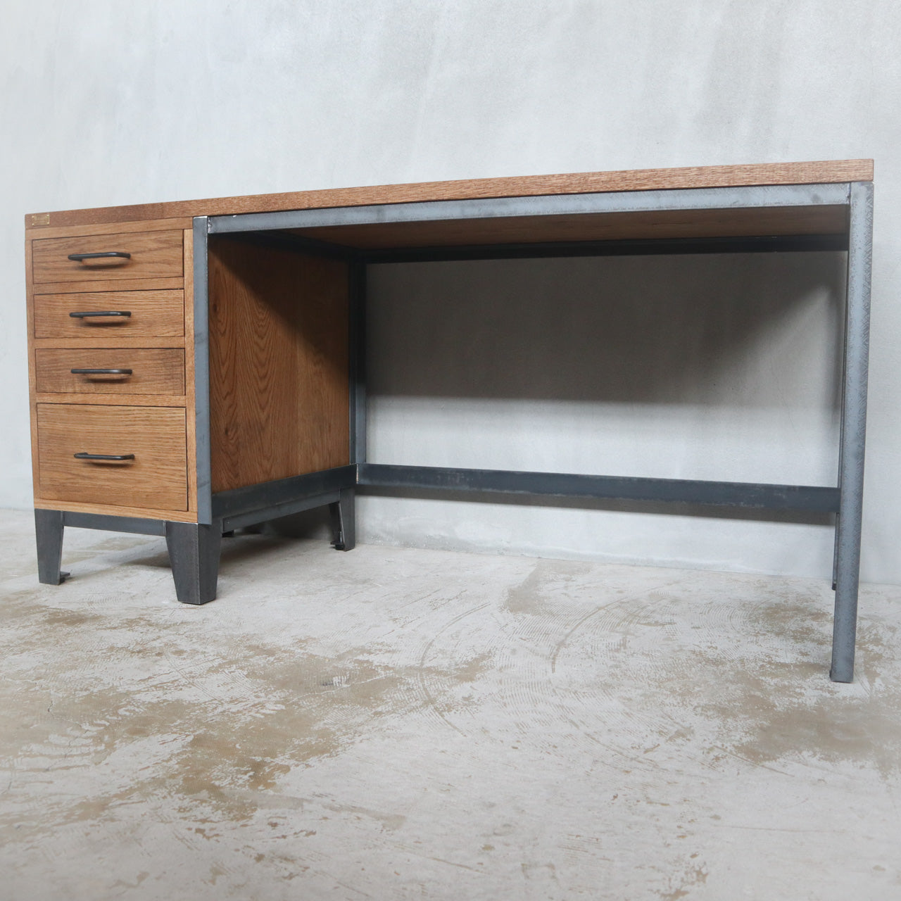 P.D Desk