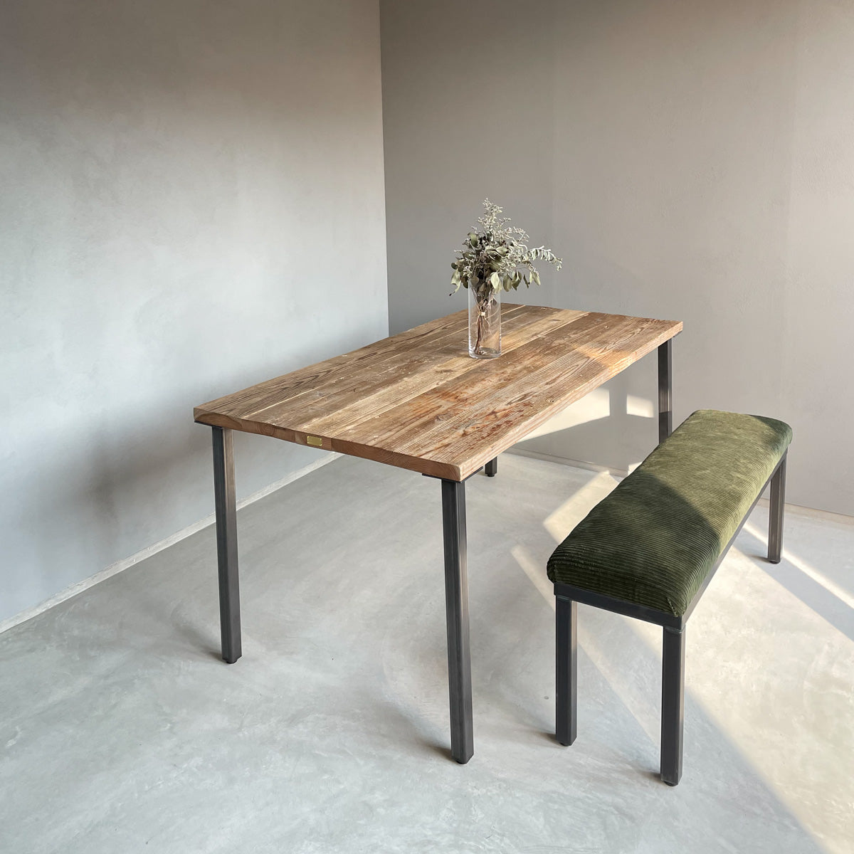 無垢材とアイアン脚のダイニングテーブル、サイズオーダー、Baum Order Furniture