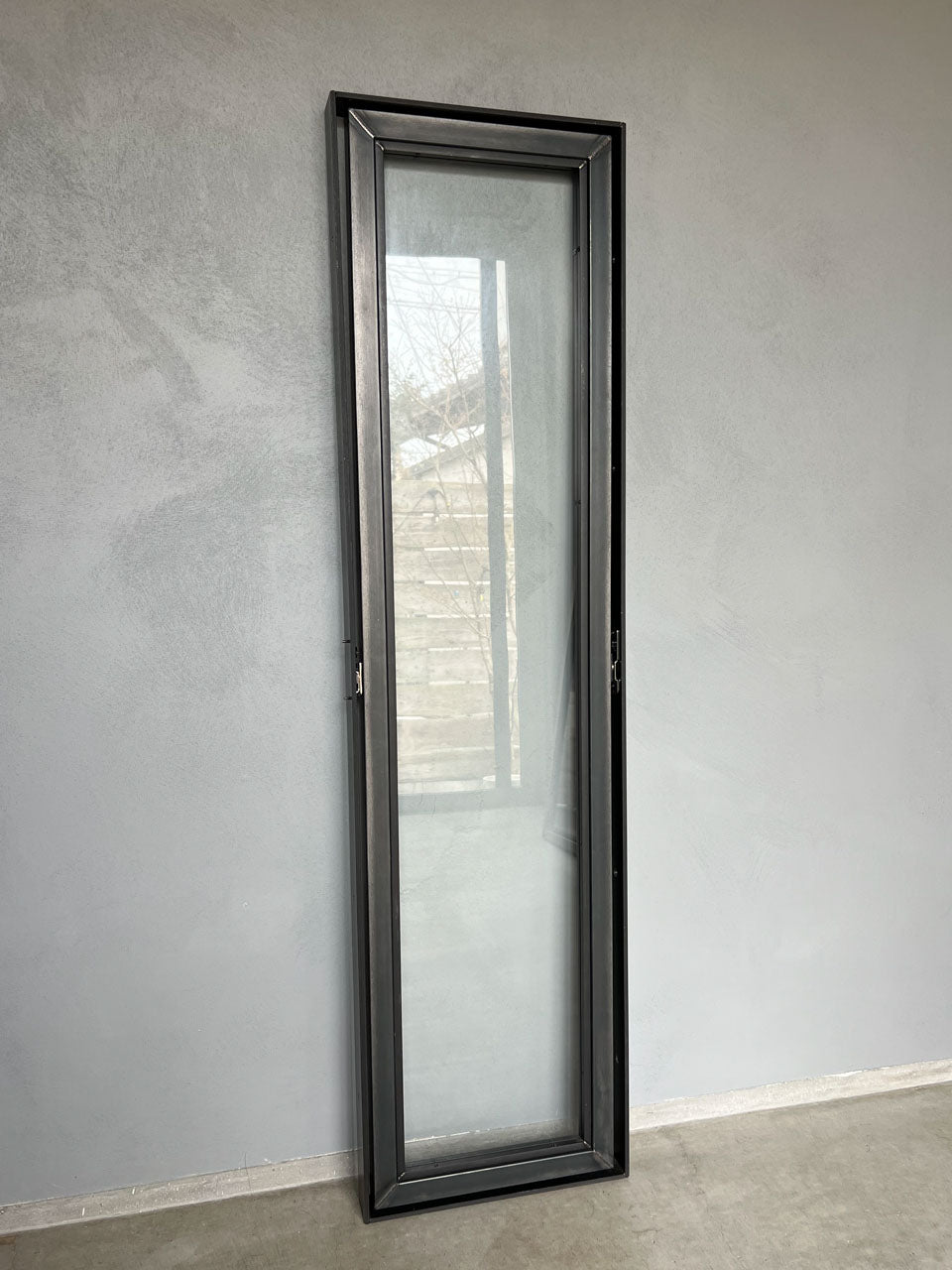 アイアン窓 アイアンウィンドウ 黒皮鉄 回転窓 横軸回転 建具 什器