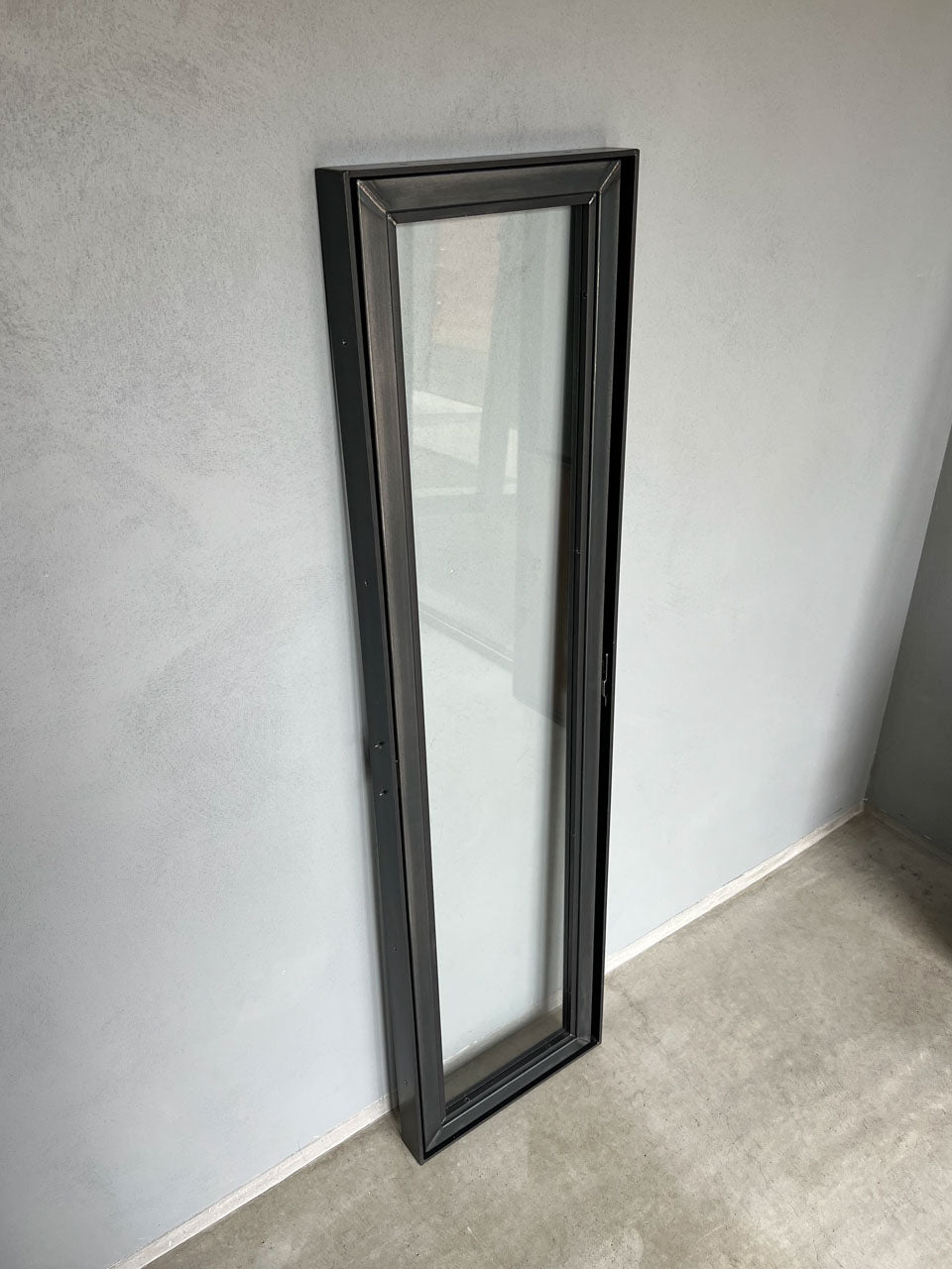 アイアン窓 アイアンウィンドウ 黒皮鉄 回転窓 横軸回転 建具 什器