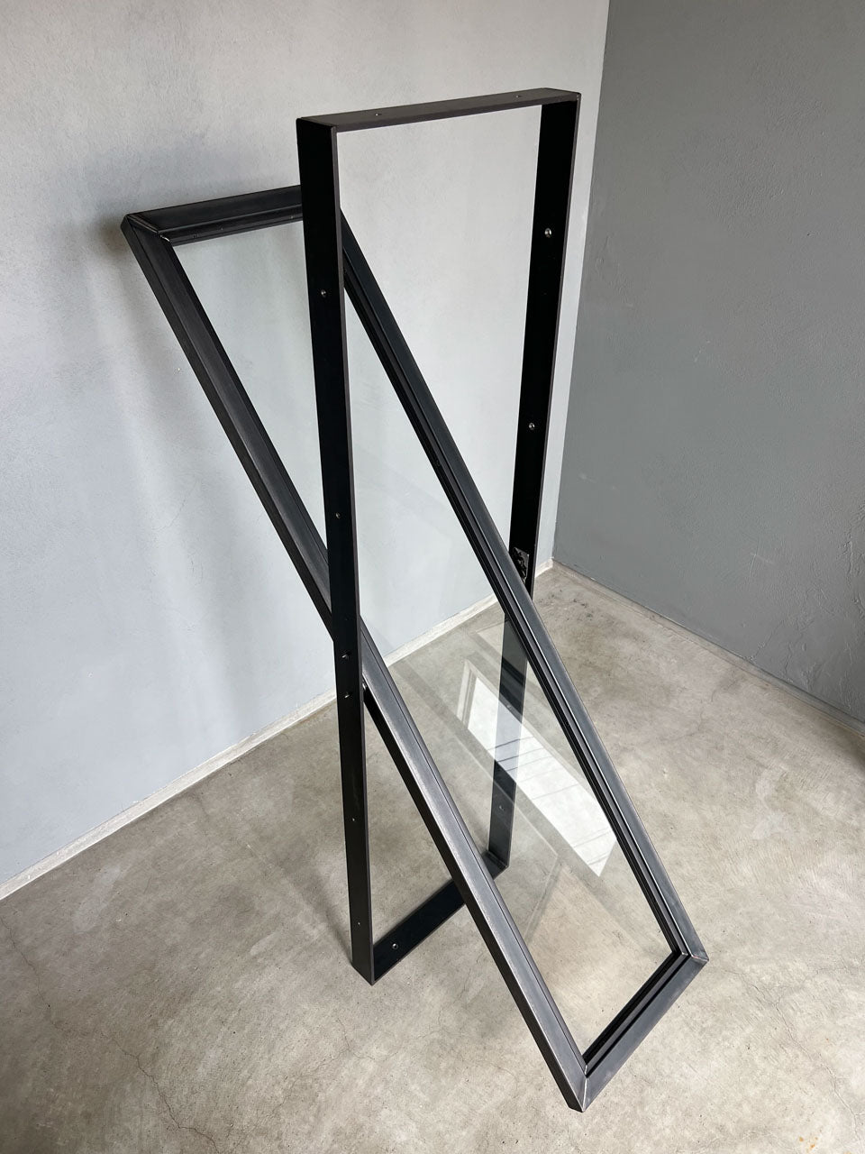 アイアン窓 アイアンウィンドウ 黒皮鉄 回転窓 横軸回転 建具 什器