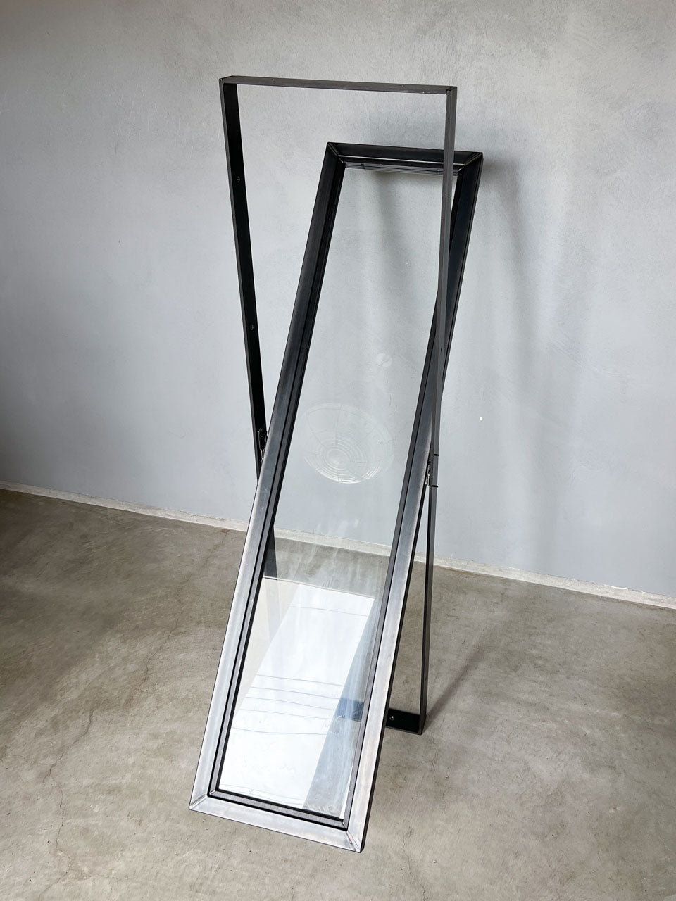 アイアン窓 アイアンウィンドウ 黒皮鉄 回転窓 横軸回転 建具 什器