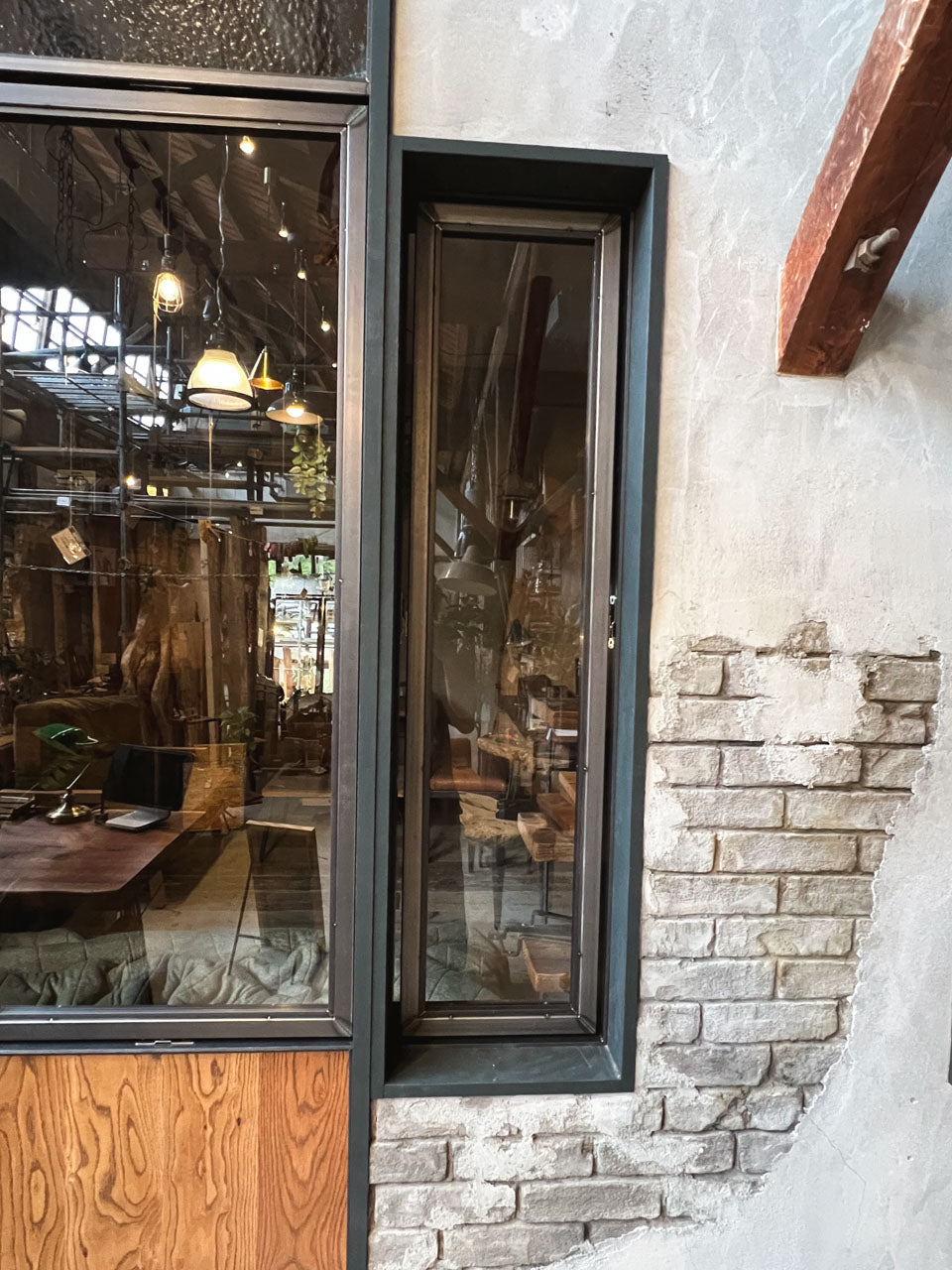 アイアン窓 アイアンウィンドウ 黒皮鉄 回転窓 横軸回転 建具 什器