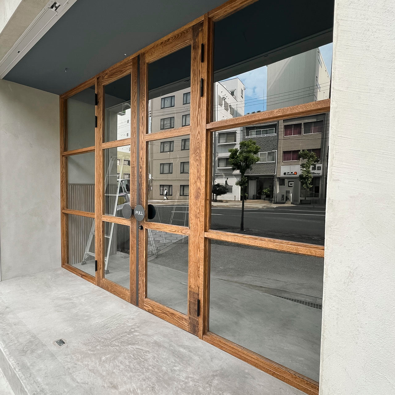 無垢材の扉 無垢材とアイアンの扉 黒皮鉄 無垢材 オーク材 ウッドドア 建具 什器