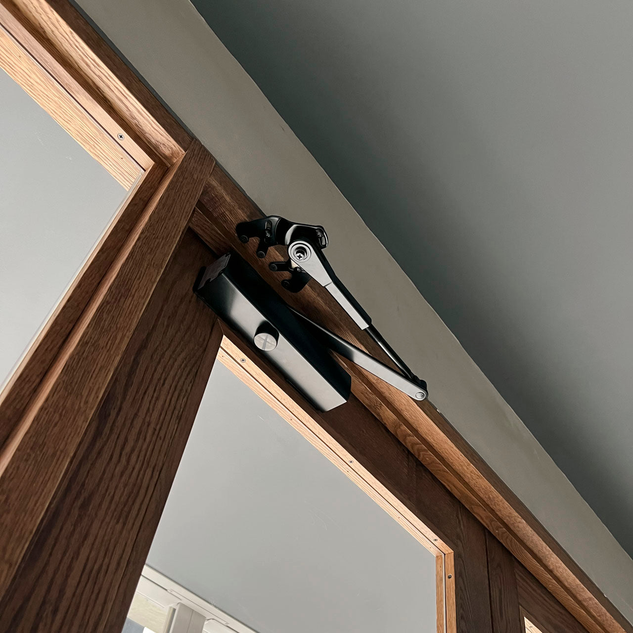 無垢材の扉 無垢材とアイアンの扉 黒皮鉄 無垢材 オーク材 ウッドドア 建具 什器