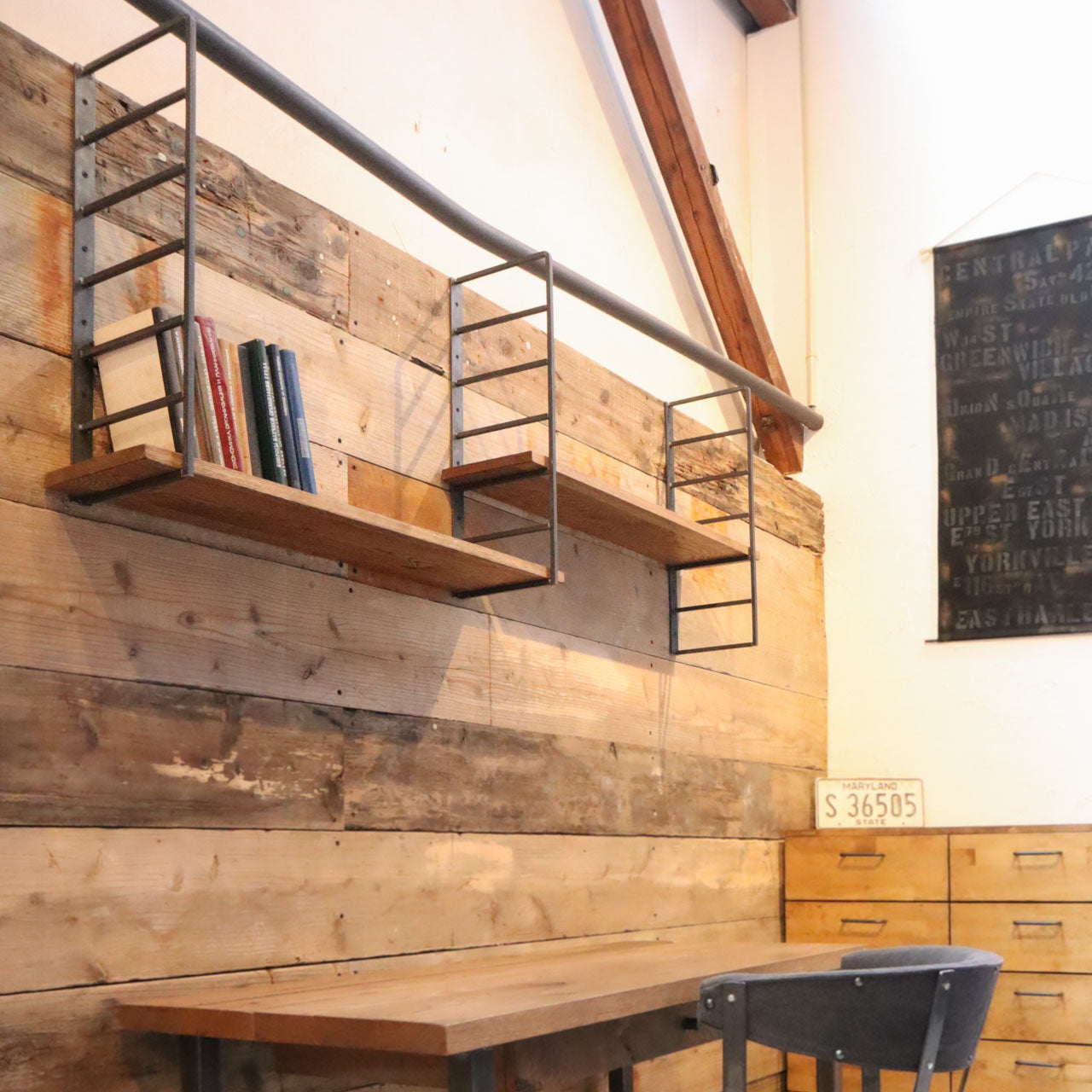 シェルフフレーム、ウォールシェルフ、本棚、壁付けシェルフ