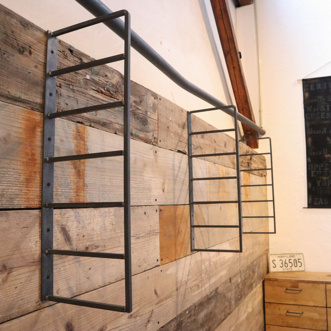 シェルフフレーム、ウォールシェルフ、本棚、壁付けシェルフ