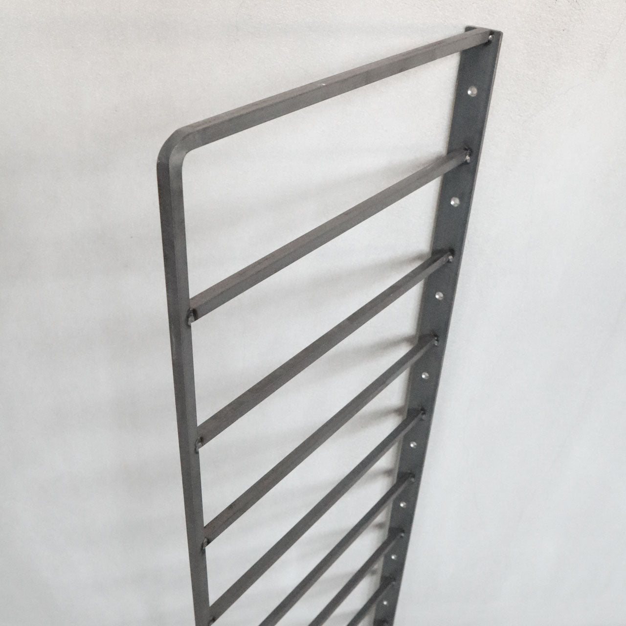 シェルフフレーム、ウォールシェルフ、本棚、壁付けシェルフ