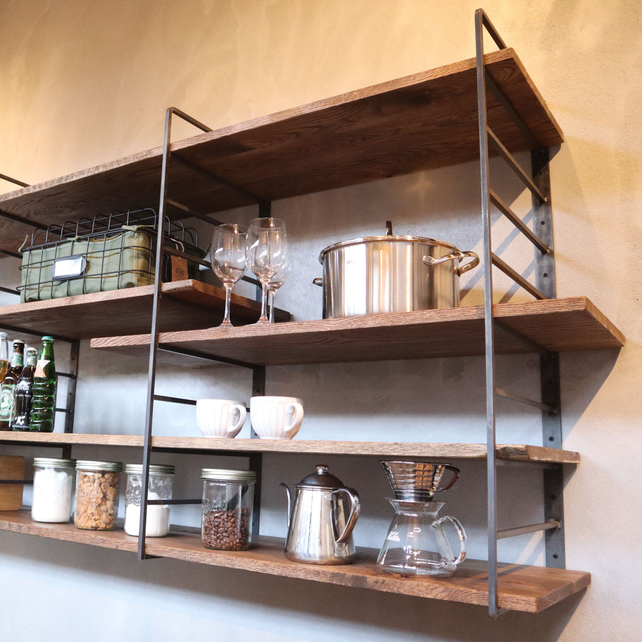 シェルフフレーム、ウォールシェルフ、本棚、壁付けシェルフ