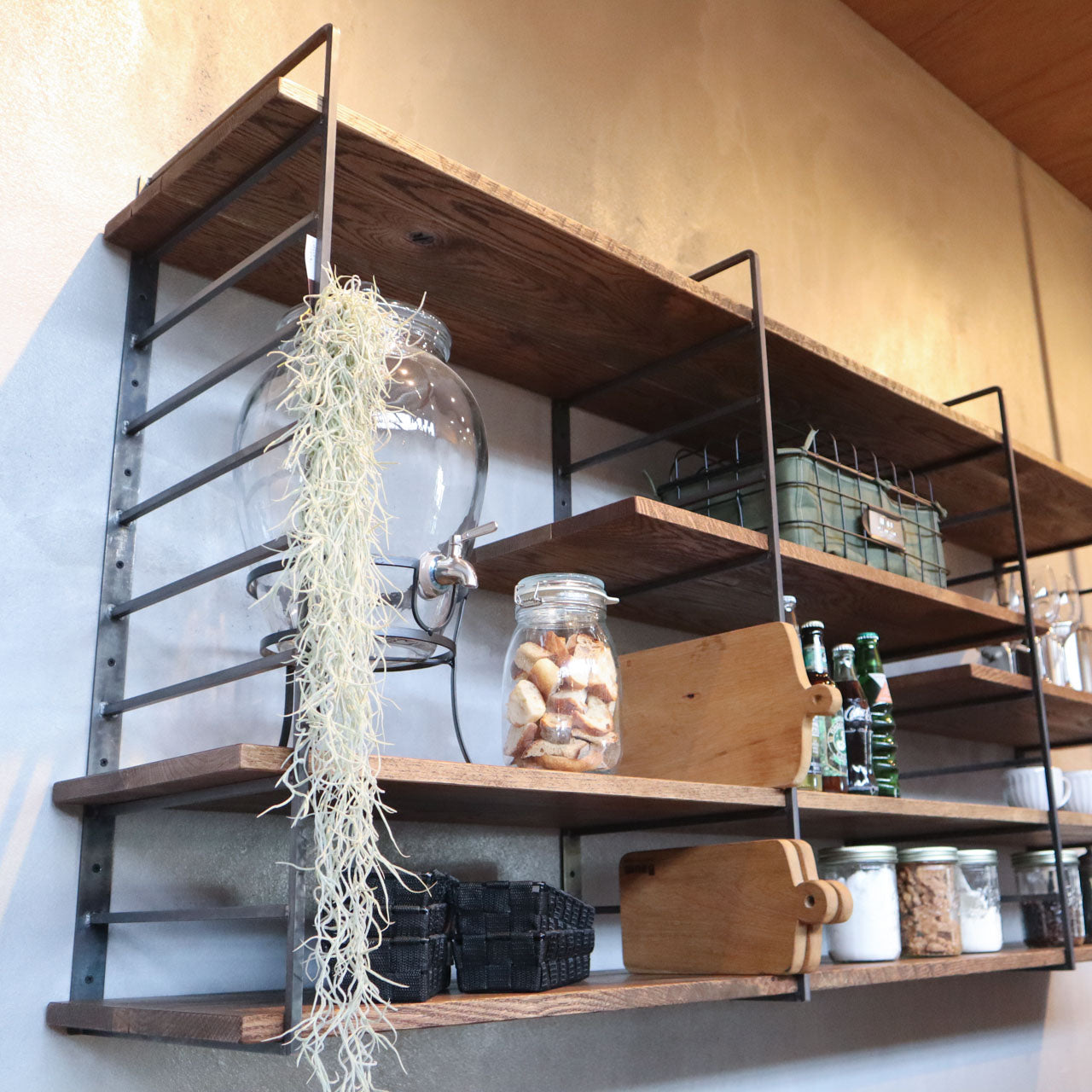 シェルフフレーム、ウォールシェルフ、本棚、壁付けシェルフ