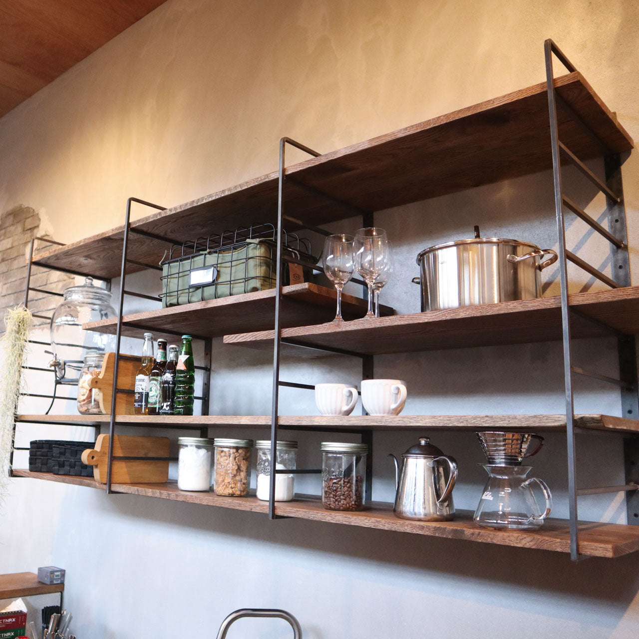 シェルフフレーム、ウォールシェルフ、本棚、壁付けシェルフ