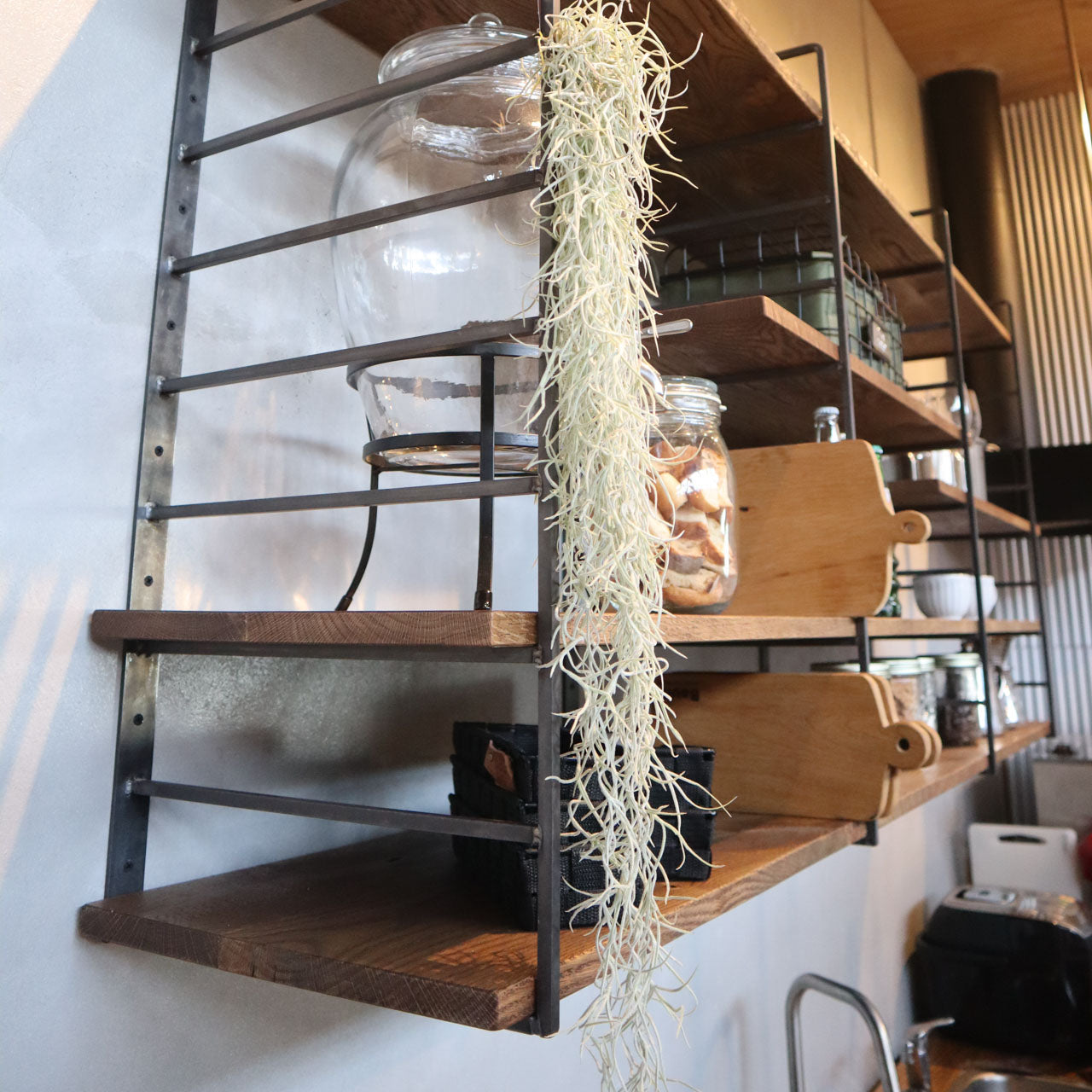 シェルフフレーム、ウォールシェルフ、本棚、壁付けシェルフ