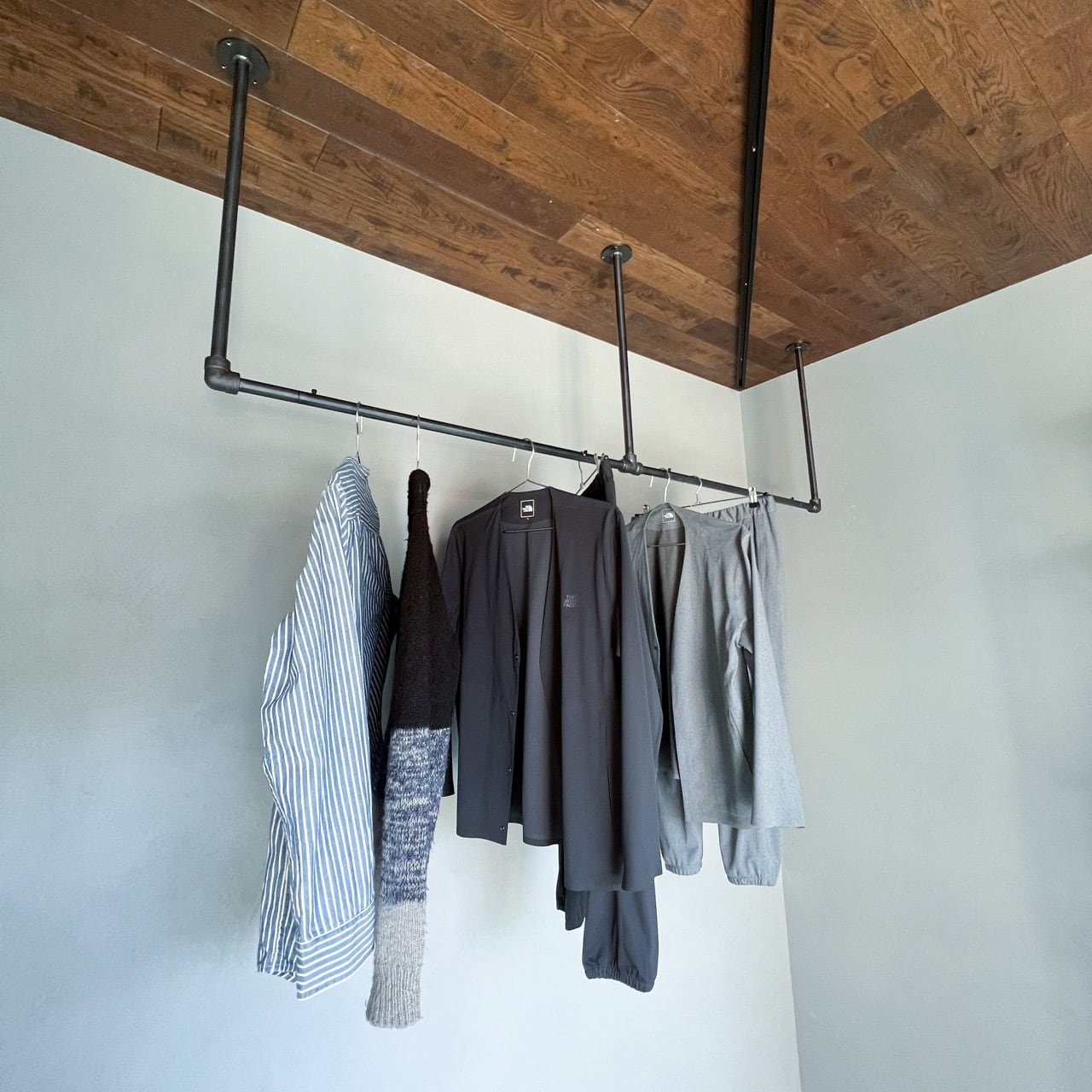 ハンガーパイプ、ハンガーバー