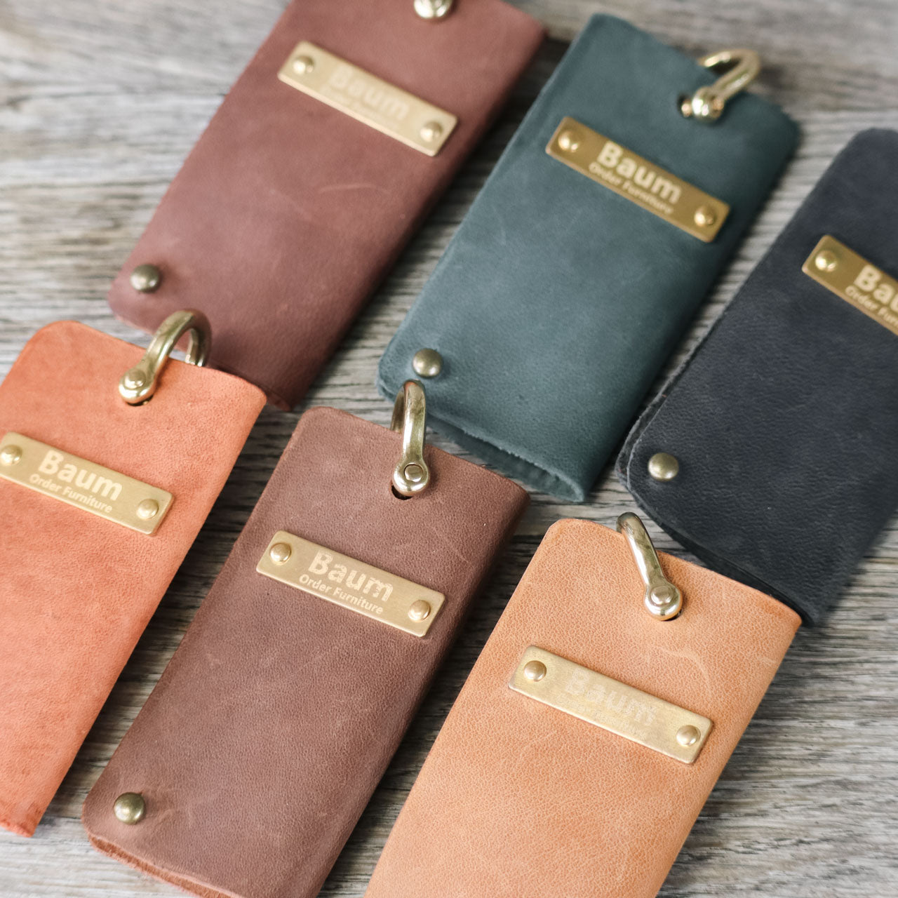 レザーキーケース全色(左上から時計回りで)ブラウン、ブルーグリーン、ブラック、キャメル、カフェラテ、オレンジ