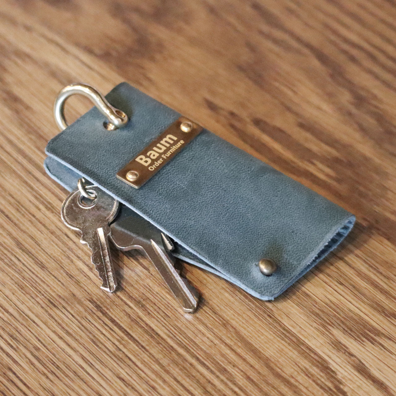 レザーキーケース 鍵が2本ついた状態