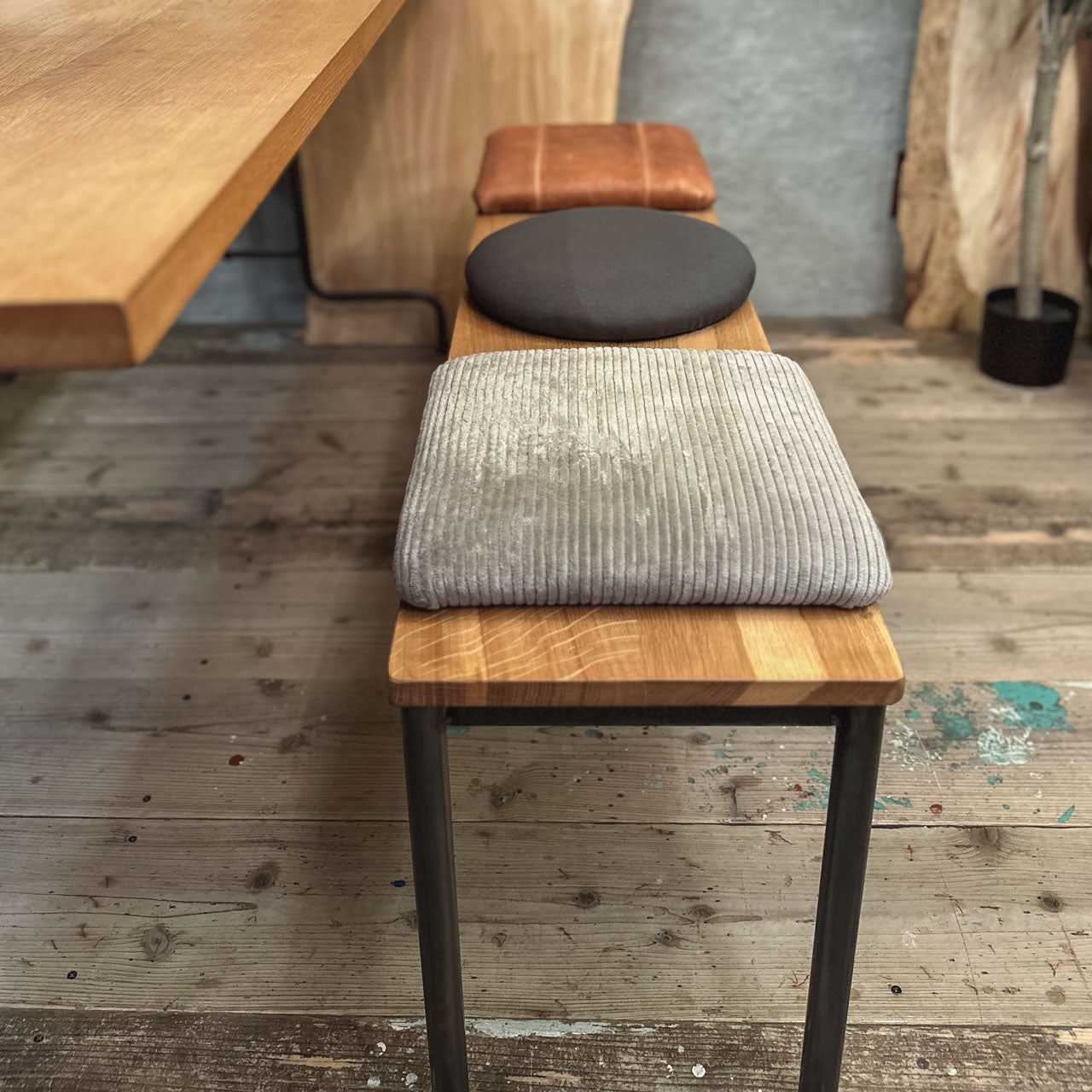 レザーとコーデュロイのスクエアクッションパッドと帆布のラウンドクッションパッド