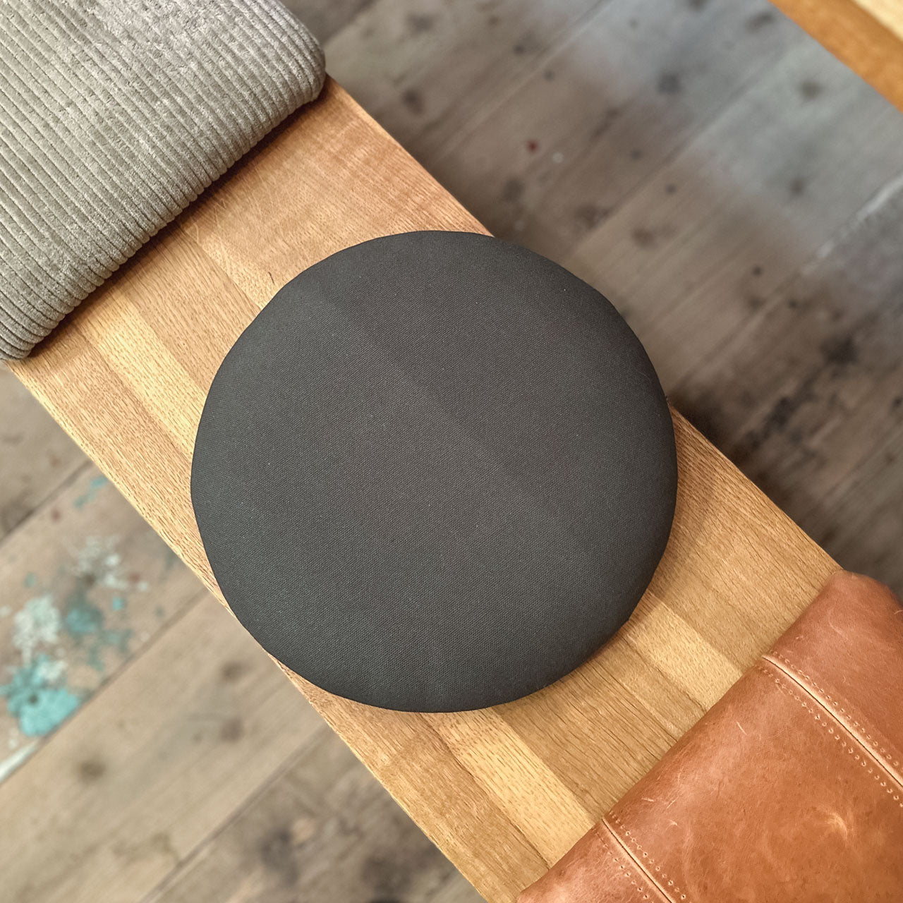 帆布(ブラック)のラウンドクッションパッド