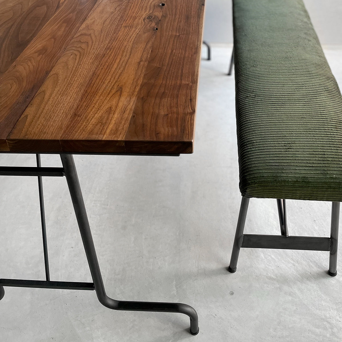 無垢材とアイアン脚のダイニングテーブル、サイズオーダー、Baum Order Furniture