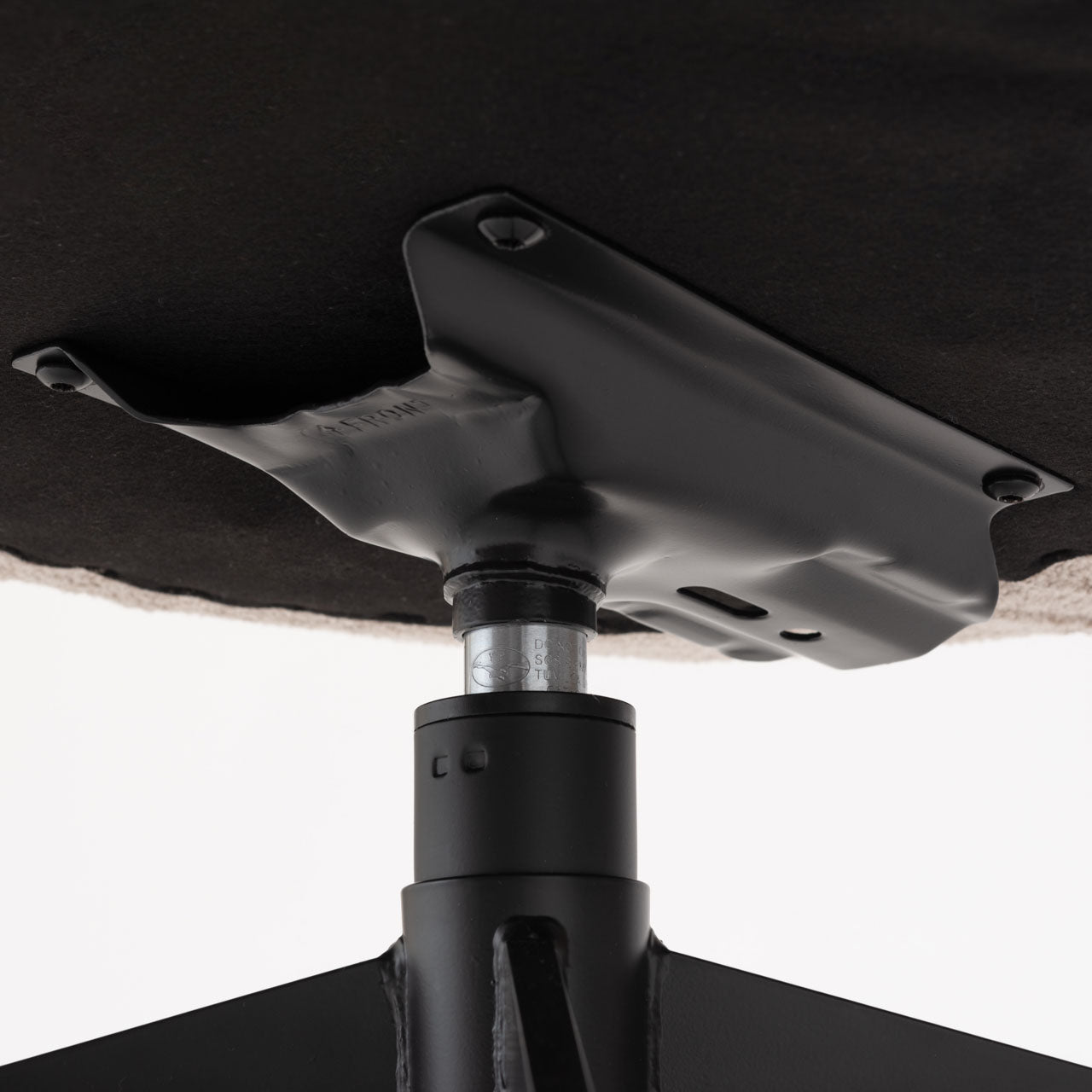 Nasta Lounge Chairラウンジチェア リビングチェア デスクチェア 背もたれ バックレスト ファブリック 椅子 書斎 家具