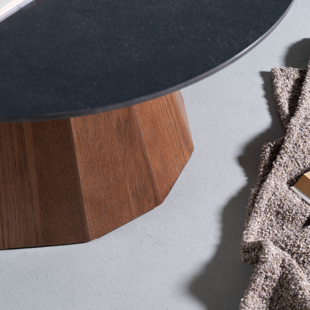 Parma Living Table リビングテーブル テーブル デスク セラミック天板 大理石調 ブラックストーン調 天然木 リビング カフェ サロン 店舗 家具